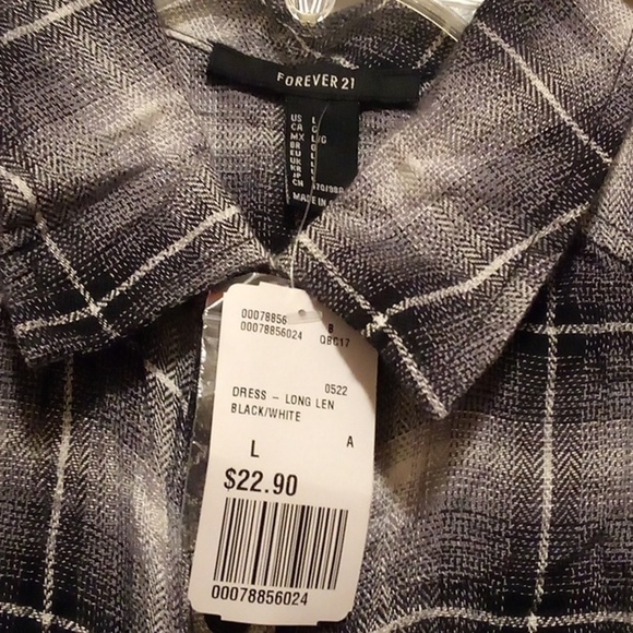NWT - Forever 21 Long plaid button up top with side slits - size Large - Picture 2 of 6